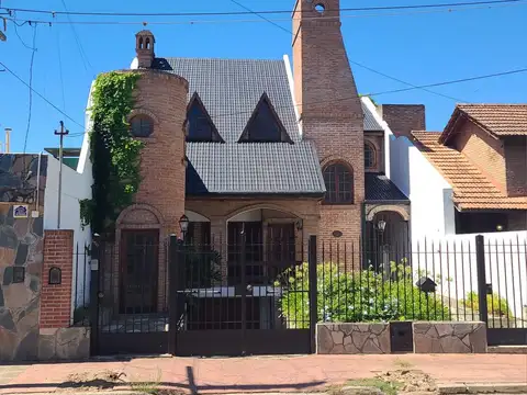 Casa en venta, 5 Dormitorios, en Zárate, Prov. de Buenos Aires