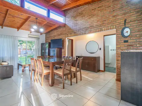 Casa en Venta con 2 cocheras