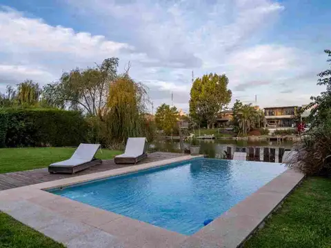 Casa en Venta en Santa Barbara, USD 1.040.000