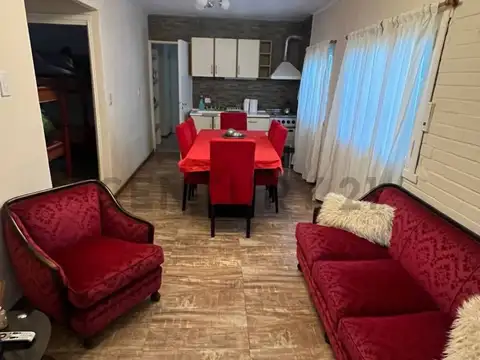 Casa 4 ambientes con 2 baños