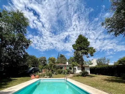 Casa 5 ambientes con 2 baños