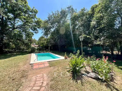 Chalet de 2 Dormitorios con Pileta en Venta, B. El Descanso - Anisacate
