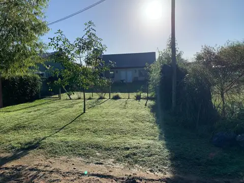 MUY LINDO LOTE CON DOS DPTOS EN MANZANARES!!  