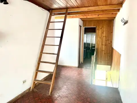 Casa reciclar en excelente ubicación.