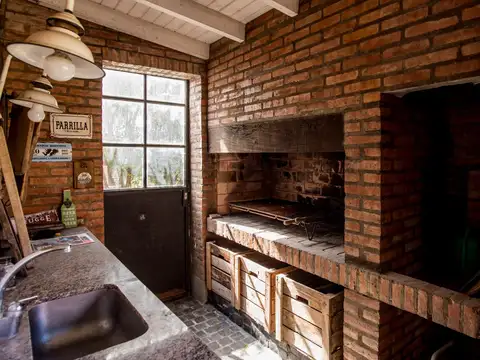 Casa 5 ambientes con 2 baños