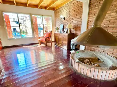 Casa 4 ambientes con 3 baños