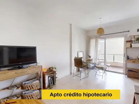 Departamento venta 2 ambientes al contrafrente con balcón. Excelente estado.