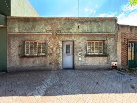 Venta Casa de 2 Dormitorios A reciclar en Ludueña, Rosario