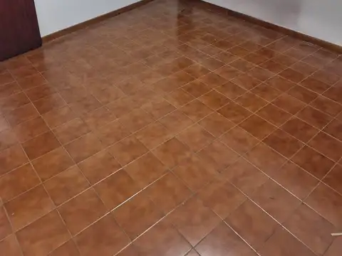 MUY BUENA OFICINA/CPNSULTORIO LUMINOSA SIN EPENSAS