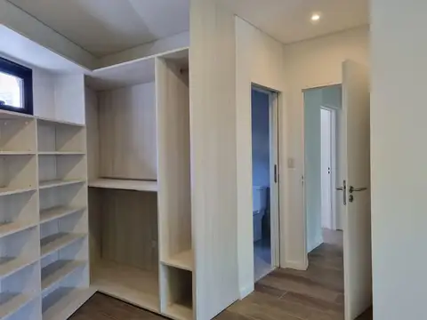 Depto Tipo Casa 4 ambientes con 3 baños