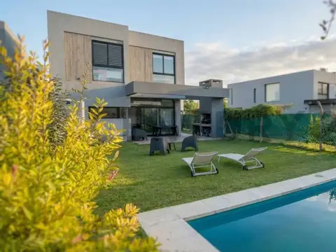 Casa en alquiler en Gorina, moderna de 3 dormitorios 488 e 133 y 135