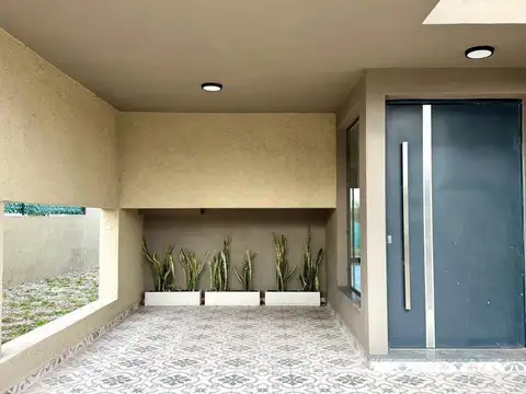 Venta Casa De Categoría A Estrenar de 2 Dormitorios En Barrio Cerrado Tejas IV - Malagueño