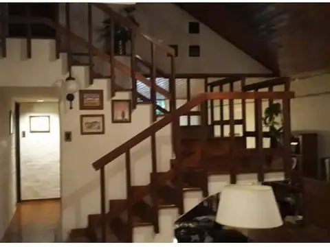 CASA DE CATEGORIA EN BARRIO CURA