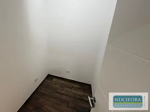 Casa en Alquiler con 2 cocheras