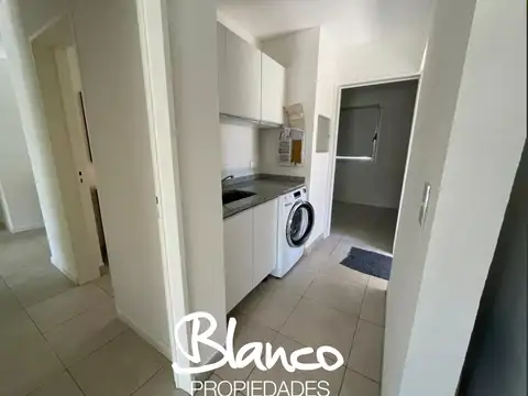 Casa en Alquiler con 2 cocheras