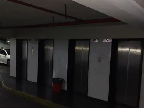 COCHERA FIJA CUBIERTA DE 15 M2 EN PARAGUAY AL 2300 - VIGILANCIA LAS 24 HORAS