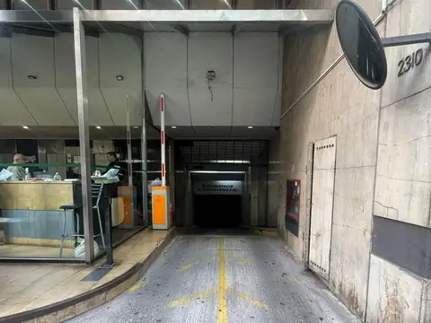 COCHERA FIJA CUBIERTA DE 15 M2 EN PARAGUAY AL 2300 - VIGILANCIA LAS 24 HORAS