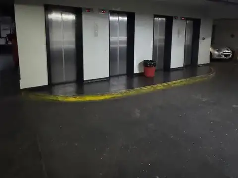 COCHERA FIJA CUBIERTA DE 15 M2 EN PARAGUAY AL 2300 - VIGILANCIA LAS 24 HORAS