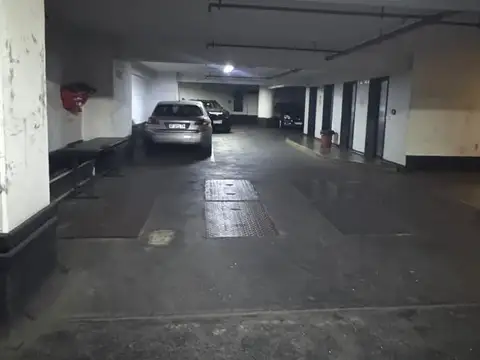 COCHERA FIJA CUBIERTA DE 15 M2 EN PARAGUAY AL 2300 - VIGILANCIA LAS 24 HORAS