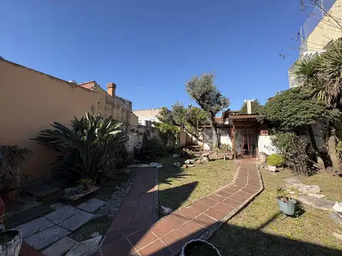PH tipo casa 5 Amb con entrada independient,  Patio, Quincho y Terraza. Villa Pueyrredon.
