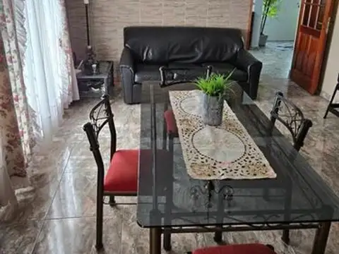 Casa 4 ambientes en Venta - Moron