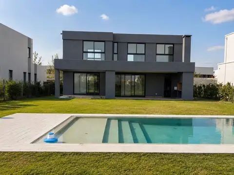 Moderna casa en  El Cantón, con vista al Golf