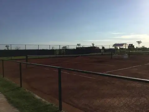 En venta lote con salida al lago central en el barrio Acacias, Puertos del Lago/Escobar