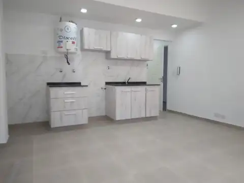 DEPTO DE 2 AMB  EN P BAJA CON PATIO