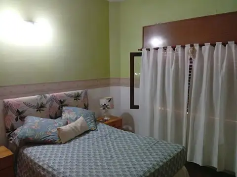 VENTA CASA 3 AMB CON QUINCHO Y PILETA CLAYPOLE