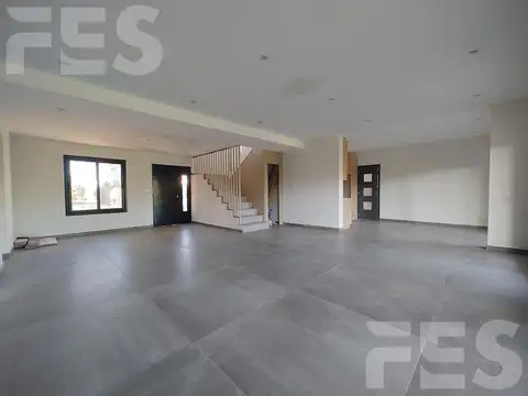 Casa 5 ambientes con 3 baños