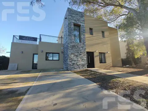 VENTA CASA DE 5 AMBIENTES MAS DEPENDENCIA A ESTRENAR