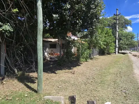 Perez Terreno 2720 m2 con casa a reciclar a metros de Ruta 14 - Soldini Zona Indugas / Sipar Aceros