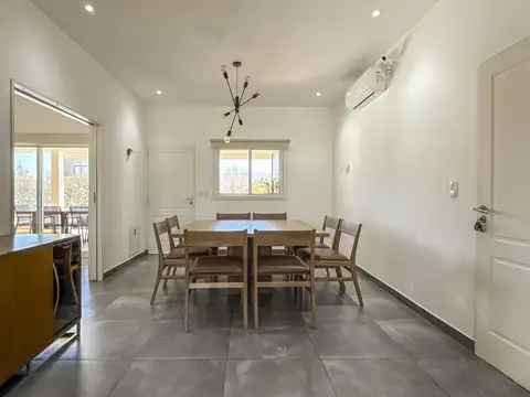 Casa en Venta con 4 cocheras