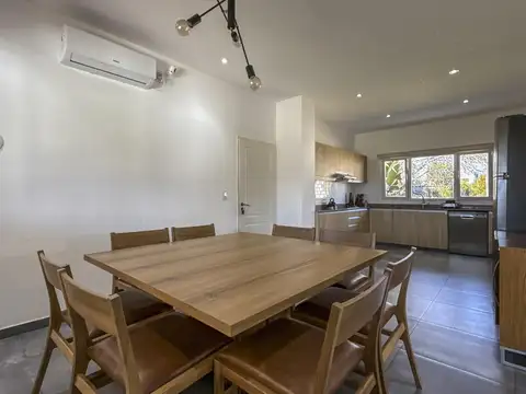 Casa 5 ambientes con 3 baños