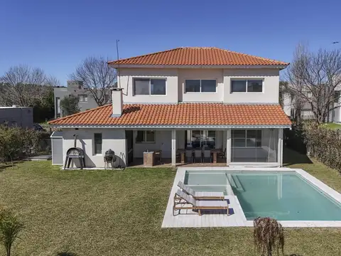 Venta Casa pileta climatizada,Financiacion.Eucaliptus, Haras de Santa Maria. Escobar Zona Norte GBA