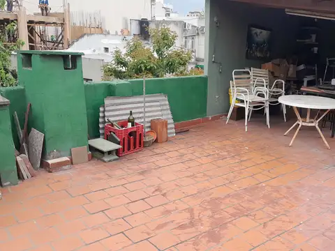 2 AMBIENTES POR ESCALERA CON TERRAZA DE USO EXCLUSIVO
