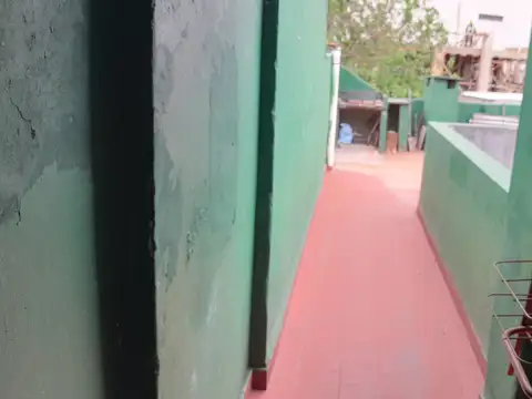 2 AMBIENTES POR ESCALERA CON TERRAZA DE USO EXCLUSIVO