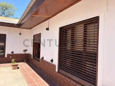Casa en Venta 4 ambientes con Local habilitado en San Miguel del Monte Centro - APTO CRÉDITO