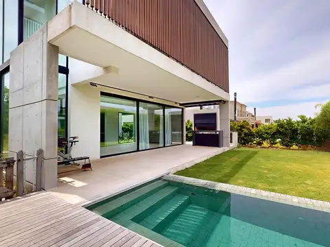 Moderna casa en Barrio Los Castaños