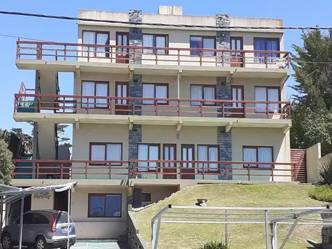 Se vende amplio departamento de 1 amb. a 1 cuadra del mar 