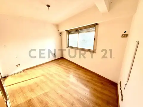 VENTA CASA LOTE PROPIO CON LOCAL PARQUE AVELLANEDA