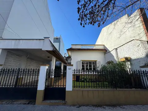 Hermosa casa antigua de estilo para reciclar