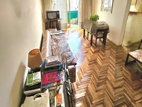 VentaDepartamento en Monserrat 2 ambientes al frente, balcón, luz y sol
