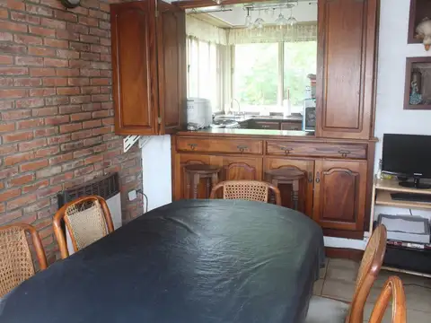 Casa 4 ambientes con 2 baños