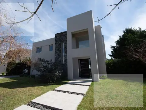 Casa en Venta en El Cantón, USD 450.000