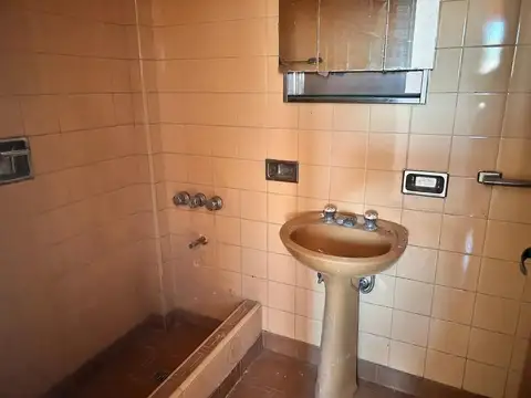 Galpon en Venta 25  mts Fondo