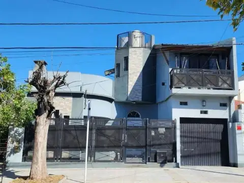 VENTA  CASA 5 AMB. SOBRE LOTE DE 320M2 VILLA BOSCH