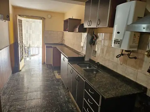 Casa 4 ambientes con 1 baño