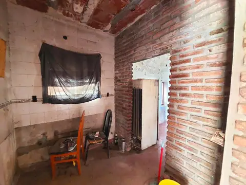 Copacabana 3800, a Refaccionar, 2 dormitorios, y casa atras.