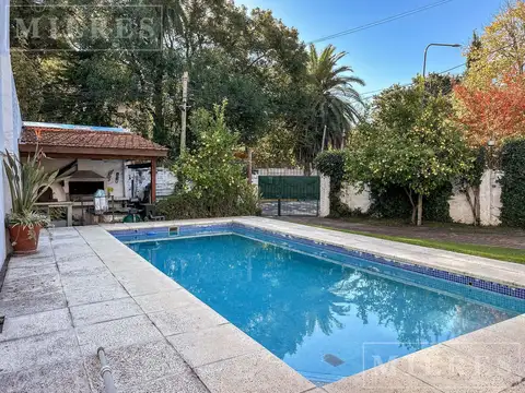Casa en Venta con 3 cocheras